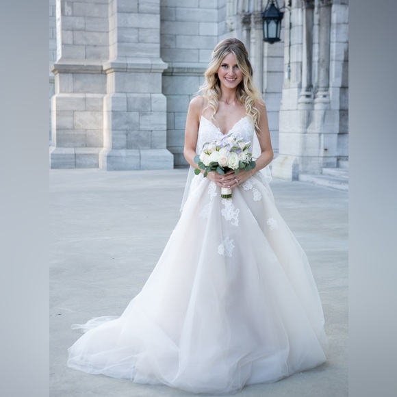 Monique Lhuillier Severine Wedding Dress - Picture 3 of 6